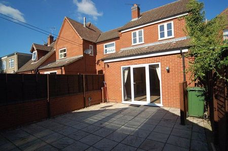 3 bedroom terraced house to rent - Photo 4