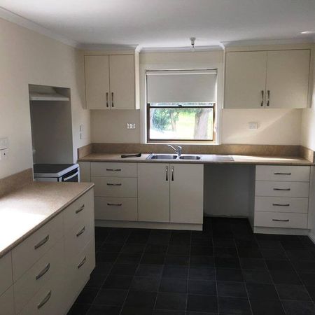Charming 3-Bedroom Country-Style Home – $330 per week - Photo 3