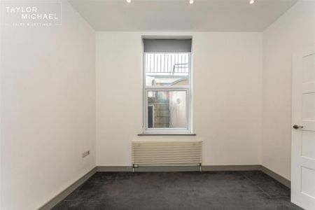 3 bedroom flat to rent - Photo 3