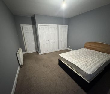 3 bedroom flat to rent - Photo 5