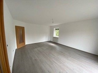 Moderne 3-Zimmer-Wohnung mit Balkon in gepflegtem Mehrparteienhaus zu vermieten - Photo 2