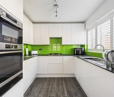 4 bedroom detached house to rent - Photo 1
