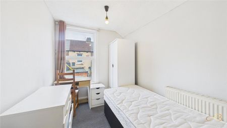 4 bedroom terraced house to rent - Photo 5
