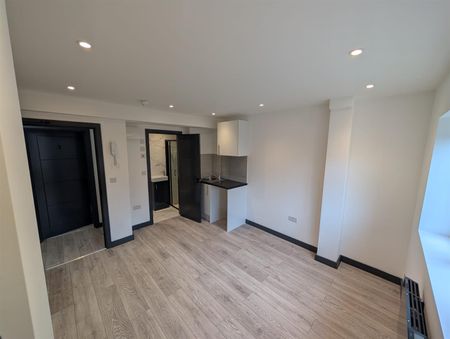Court Mead, Northolt UB5, London - Photo 5