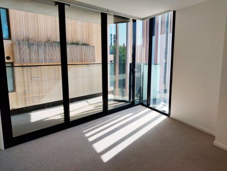 Stylish Apartment Living on Flinders Street - Photo 2