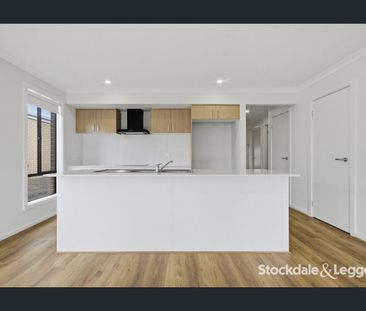 Stunning Brand New Family Home - Photo 4