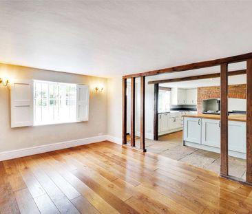 A well presented Grade II listed family home with additional annexe accommodation. - Photo 1