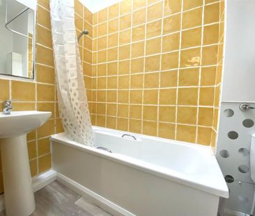 2 bedroom terraced house to rent - Photo 3