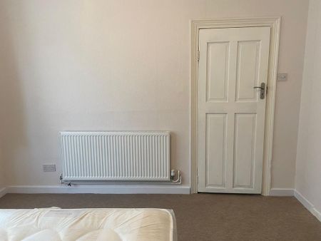 4 bedroom terraced house to rent - Photo 2