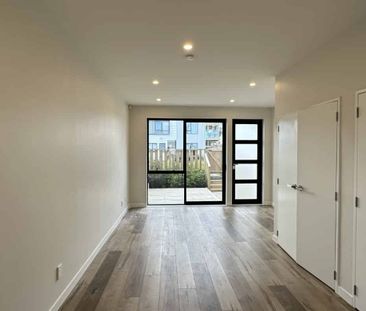 Spacious Two Bedroom In Westgate! - Photo 3