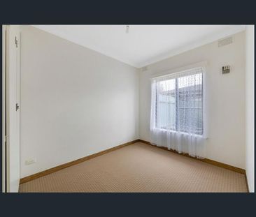 GREAT LOCATION - EASY ACCESS TO CBD - Photo 4