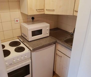 Studio to rent - Photo 1