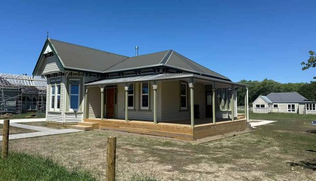 Stunning Newly Refurbished 3-Bedroom Villa - Photo 1