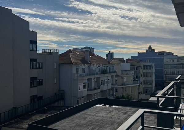 T1 na Rua de Camões com lugar de garagem - Porto