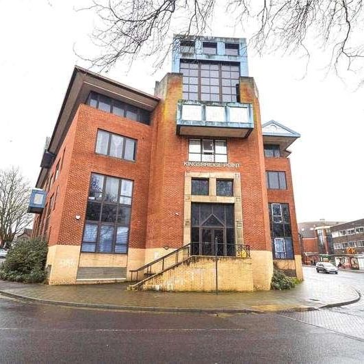 Kingsbridge Point, Swindon, SN1 - Photo 1