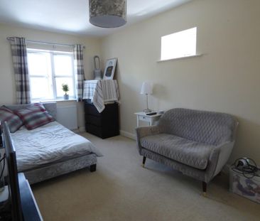 4 bedroom semi-detached house to rent - Photo 4