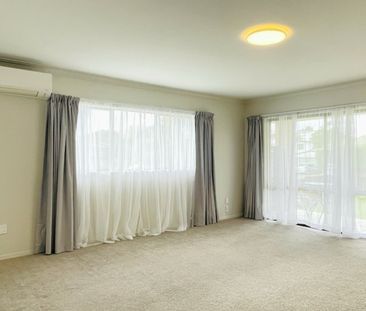 Close to Town Centre - Recently Refurbished - Photo 1