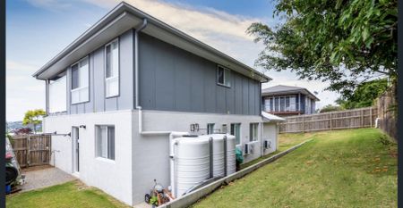Modern 4-Bedroom Family Home with Stunning Views - Photo 3