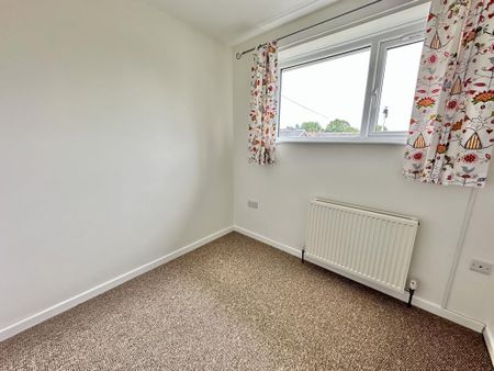 3 bedroom semi-detached house to rent - Photo 5
