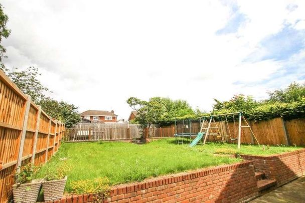 Great Oaks Park, Burpham, GU4 - Photo 1
