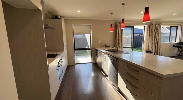 Wigram, 4 bedrooms - Photo 1