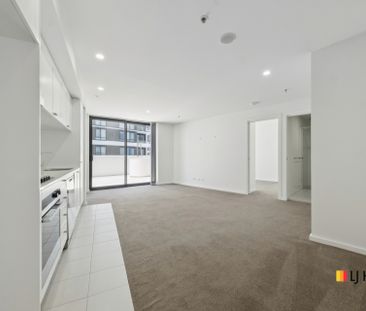 1 Bedroom Apartment with Study Nook - Photo 2