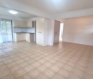 Downstairs Studio apartment in Alexandra Hills - INCLUDES UTILITIES - Photo 5