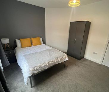 1 bedroom in a house share to rent - Photo 2