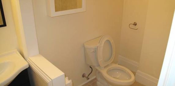 2 Bedroom - DOWNTOWN !!!!!! - Photo 2