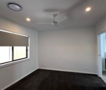 Family Home in a Peaceful Flagstone Pocket&excl; - Photo 3