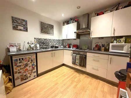 2 bedroom flat to rent - Photo 2