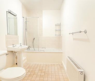 Haydon Place, Guildford - 2 bedrooms Property for lettings - Seymours - Photo 6