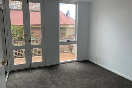 Inner city living - Photo 3