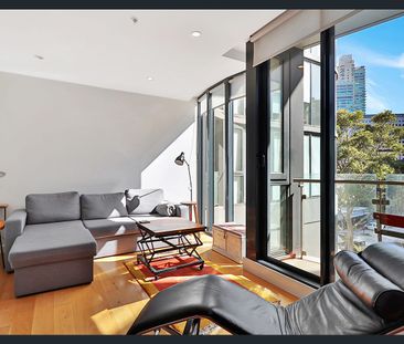 STYLISH & SPACIOUS APARTMENT IN THE HEART OF SOUTH MELBOURNE! - Photo 1