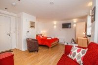 1 bed Studio - To Let - Photo 4