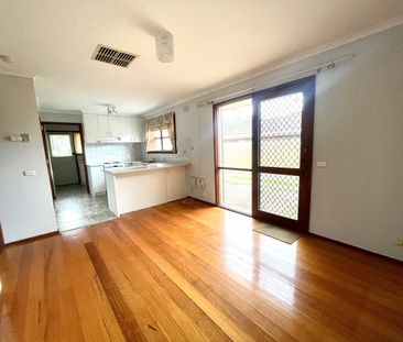 Spacious Three Bedroom House - Photo 2