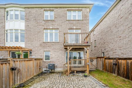 Condo Townhouse For Lease | W9246201 - Photo 5