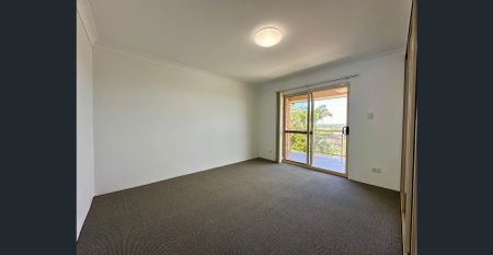 Top Floor Two Bedroom Unit - Photo 2