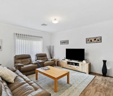 Beautifully Presented Family Home - Photo 4