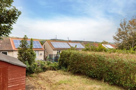 5 bedroom semi-detached house to rent - Photo 3