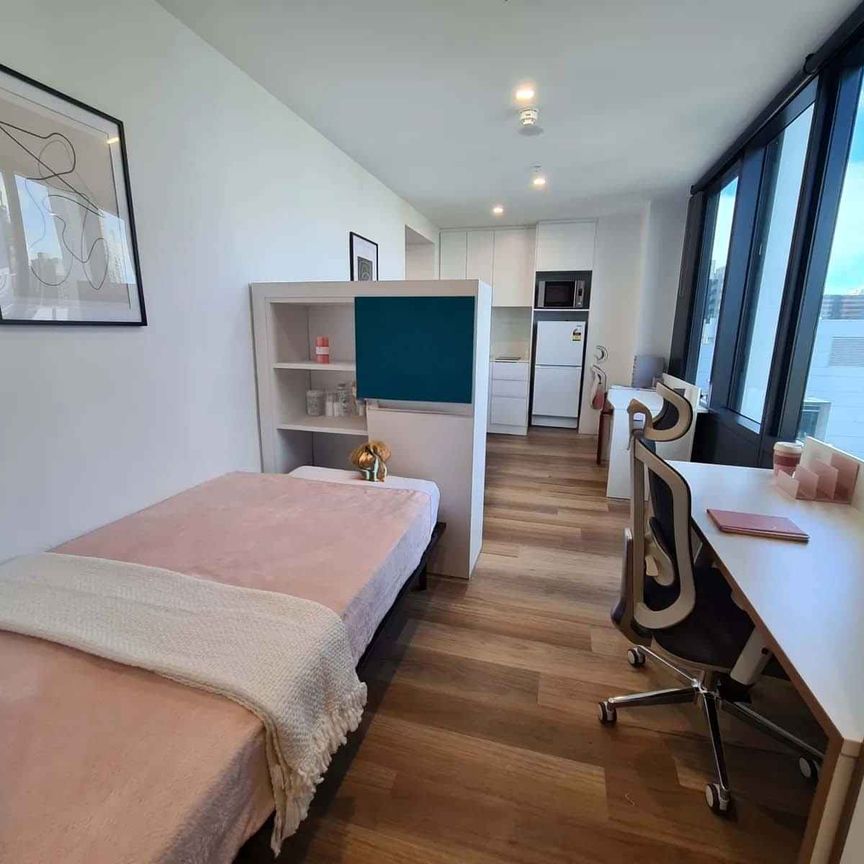 7 Bed Apartment Gold - Photo 1