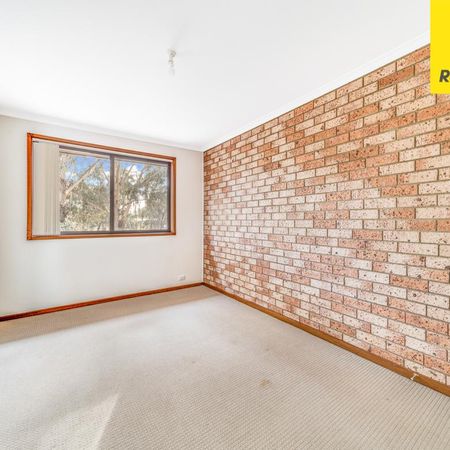 Spacious 3 bed townhouse in Scullin - Photo 5