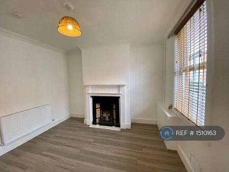 2 bedroom terraced house to rent - Photo 2