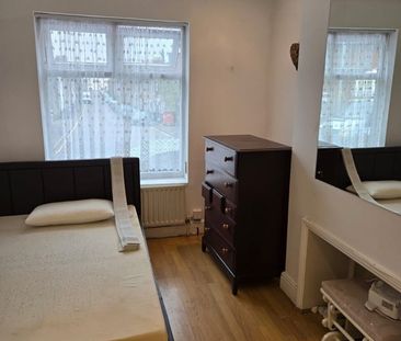 Room in a Shared House, Russell Street, LU1 - Photo 2