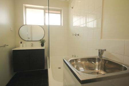 Renovated & Secure Apartment in Prime Location - Photo 4
