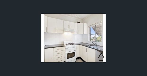 Charming Two-Bedroom Residence in Canterbury - Photo 1