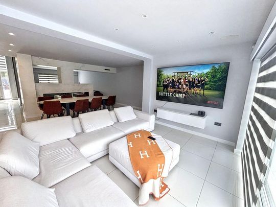 4 bedroom detached house to rent - Photo 1