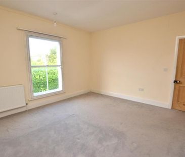 4 bedroom end of terrace house to rent - Photo 4