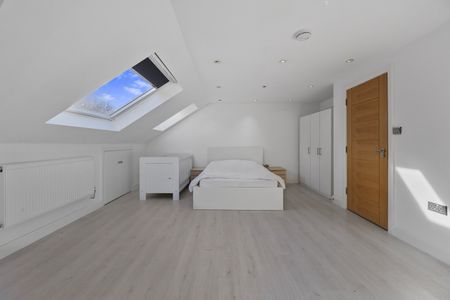 3 Bed Flat, Chiswick, W4 - Photo 4