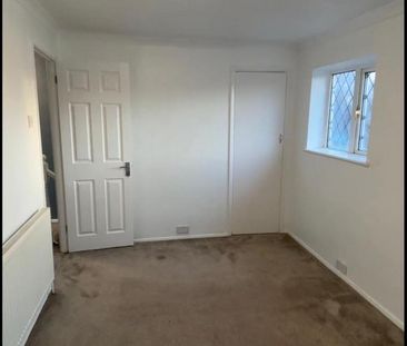 2 bedroom semi-detached house to rent - Photo 5